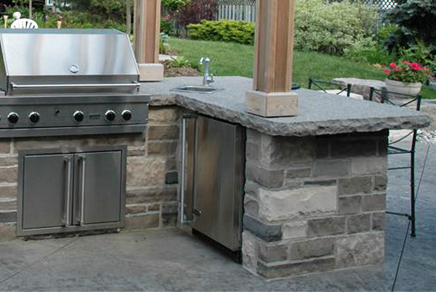 Outdoor kitchen with fridge